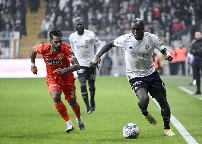 Vincent Aboubakar: Ronaldo takımda kalmamı istedi