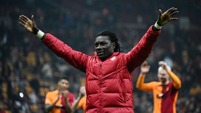 Bafetimbi Gomis'ten yalanlama: Futbolu bırakmıyorum