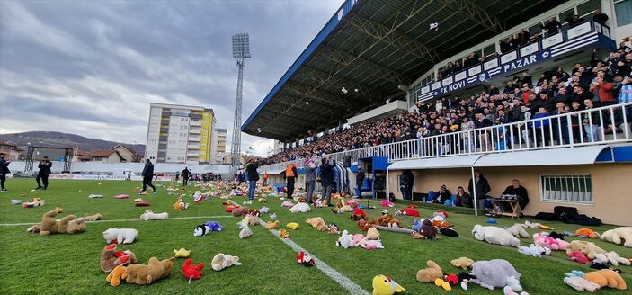 Sırbistan Ligi'nde depremzede çocuklar için oyuncak biriktirildi