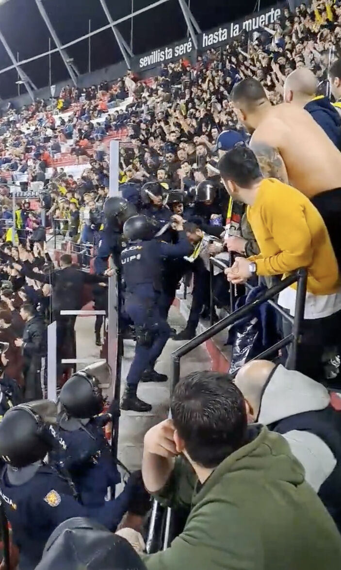 İspanyol polisi, Fenerbahçe taraftarlarına saldırdı