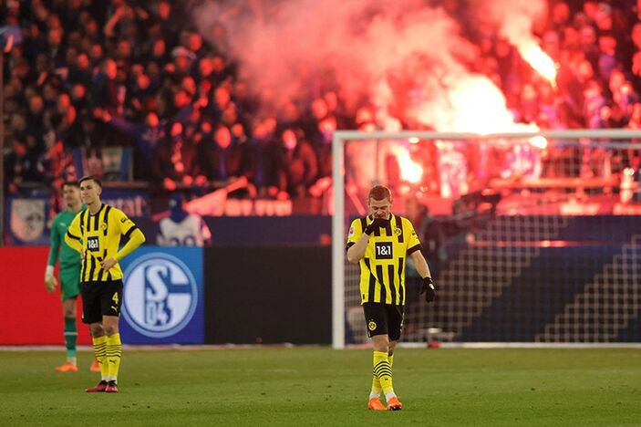 Schalke 04'ten zirve takımı Borussia Dortmund'a çelme