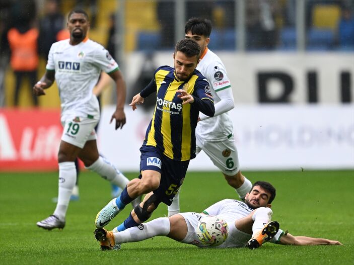 Ankaragücü, Alanyaspor'u iki golle geçti