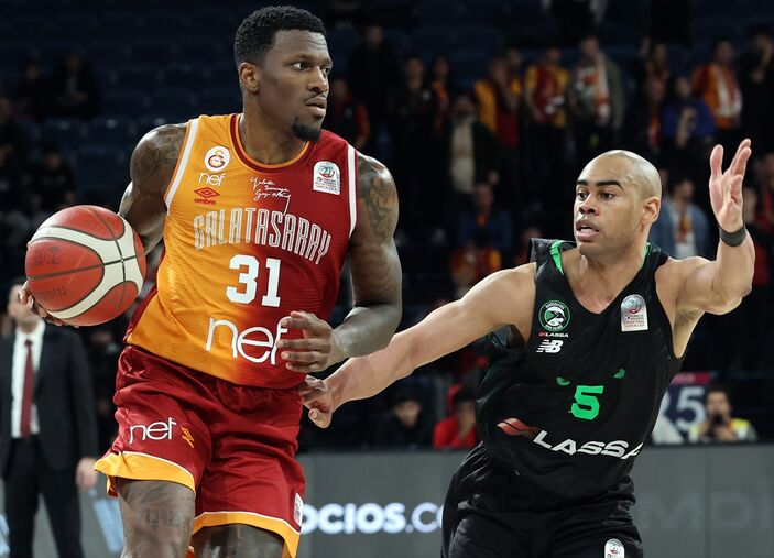 Galatasaray, Darüşşafaka'yı mağlup etti