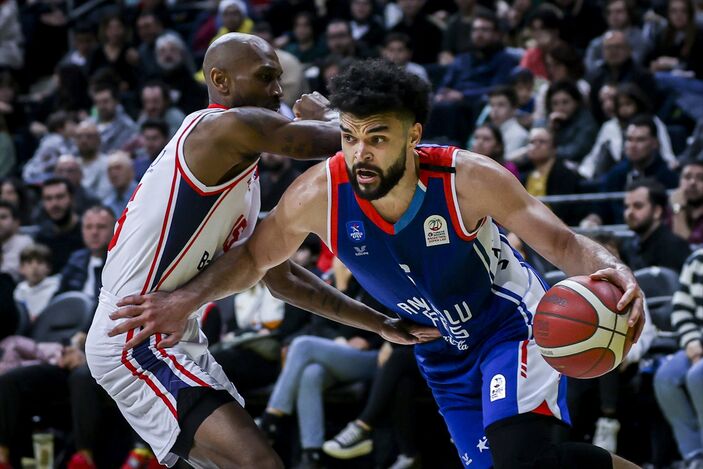 Anadolu Efes, Bahçeşehir Koleji'ni deplasmanda yendi