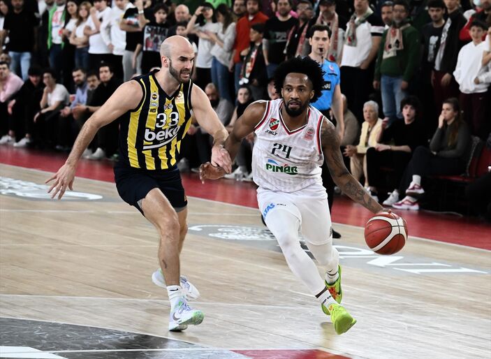 Karşıyaka, Fenerbahçe'yi mağlup etti