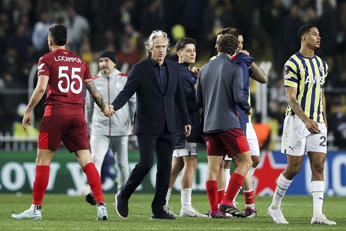 Fenerbahçe'nin hocası Jorge Jesus kariyerinde ilk kez oğlu 16. turunu geçemedi