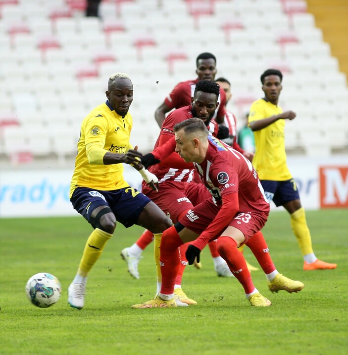 Sivasspor, evinde Ankaragücü'nü yendi