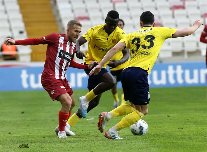 Sivasspor, evinde Ankaragücü'nü yendi