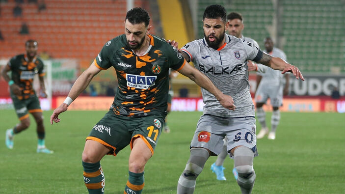 Ersun Yanal'ın başa geçişi Alanyaspor'un konuk olduğu Başakşehir'i devirerek kötü gidişata son verdi