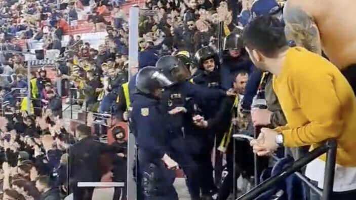 İspanyol basını Fenerbahçe taraftarına saldıran polisleri eleştirdi