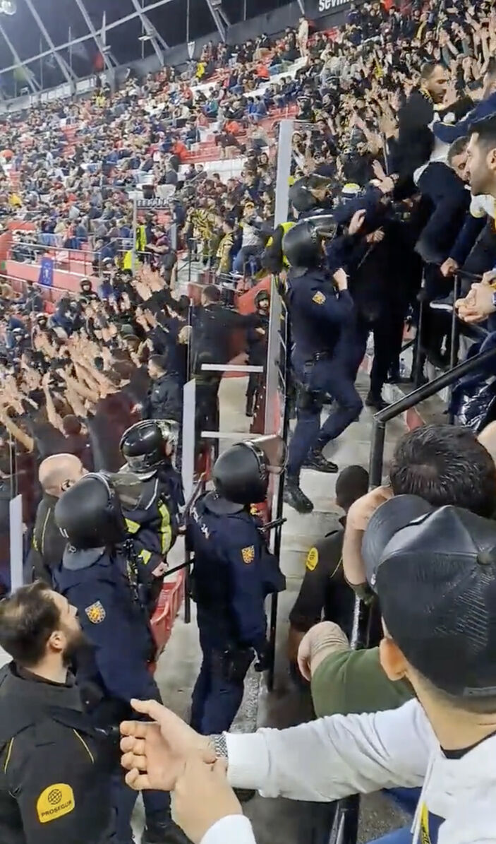 İspanyol polisi, Fenerbahçe taraftarlarına saldırdı