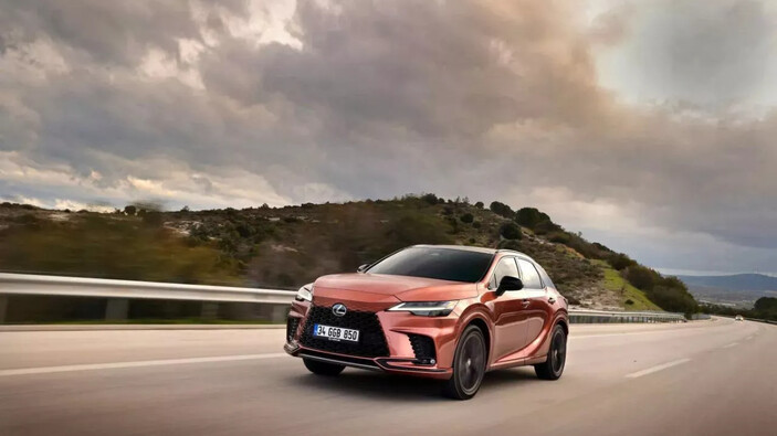 Lexus RX SUV modeli Türkiye'de satışta