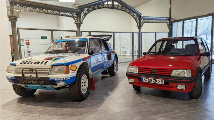 Peugeot 205 model 40. yaşını gözetleme