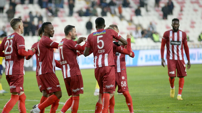 Sivasspor, evinde Ankaragücü'nü yendi