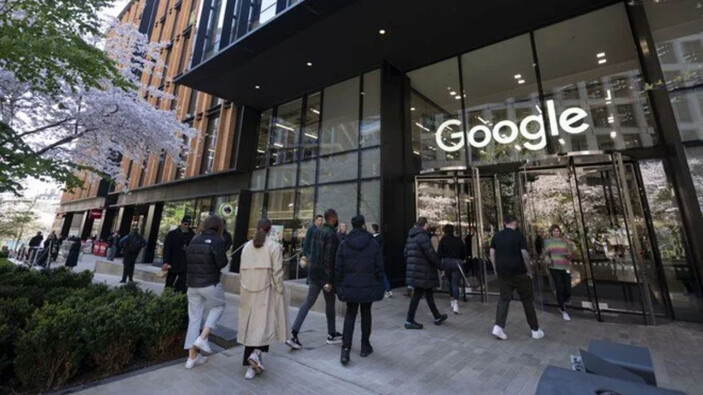Google çalışanlarının işçi çıkarmalarını protesto etti