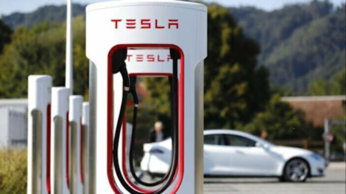 Türkiye'ye gelecek Tesla, 2023'te rekor satışla başladı